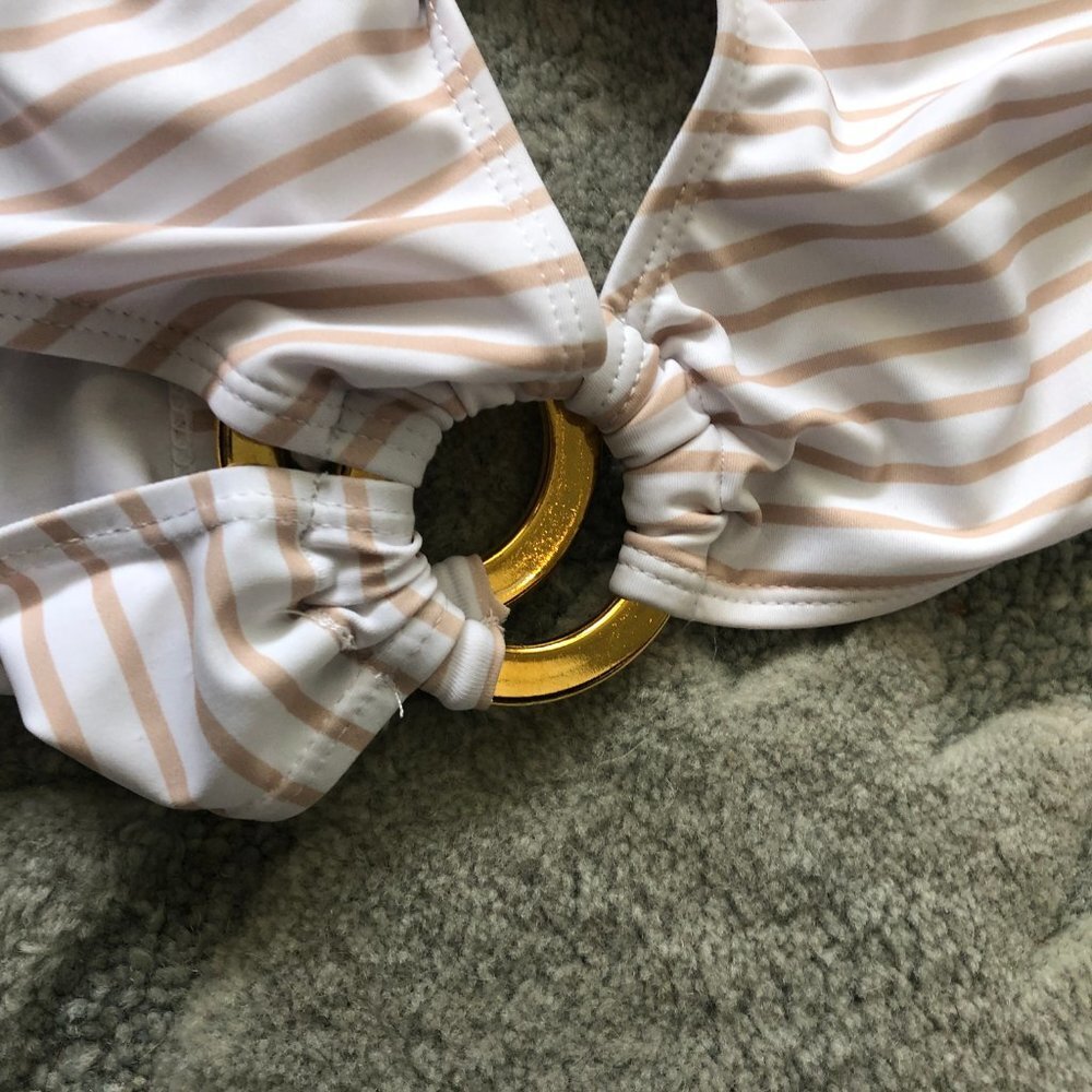 PrettyLittleThing Halterneck Striped Ring Swimsuit - Picture 7 of 8
